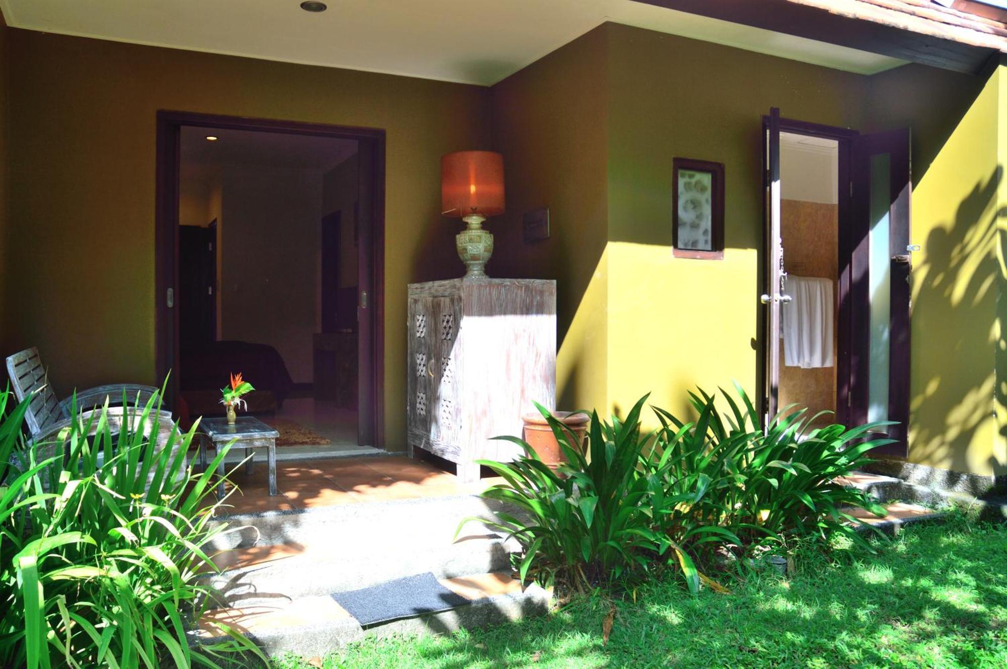Family Room Garden View