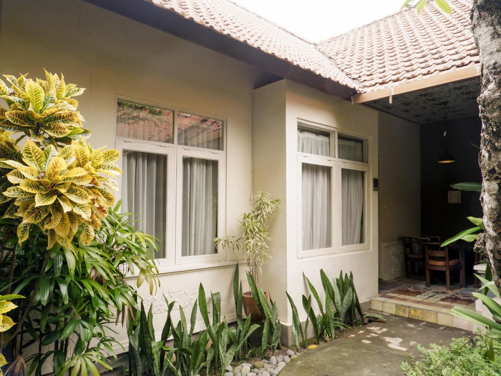 Family Room Garden View